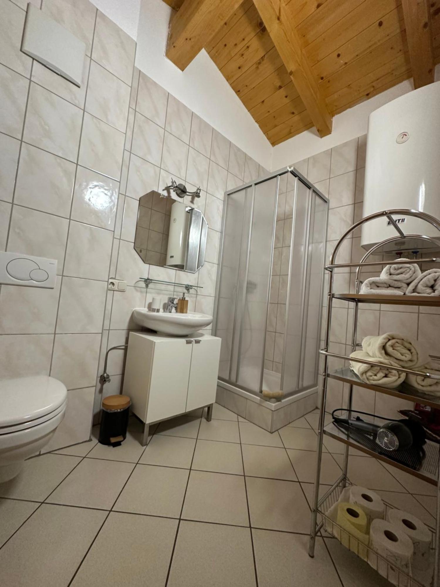 Leo Apart 1 Radfeld Extérieur photo