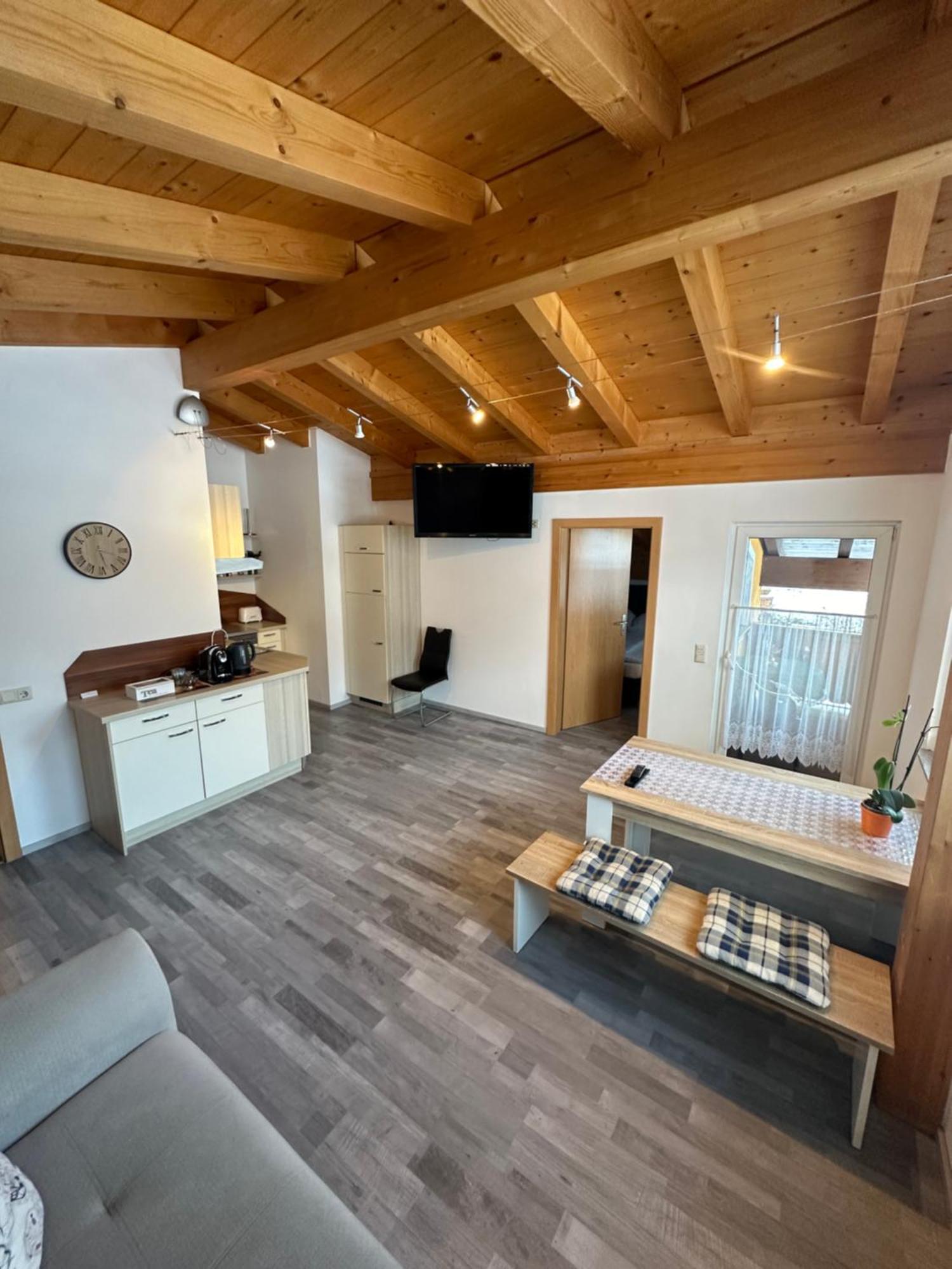 Leo Apart 1 Radfeld Extérieur photo